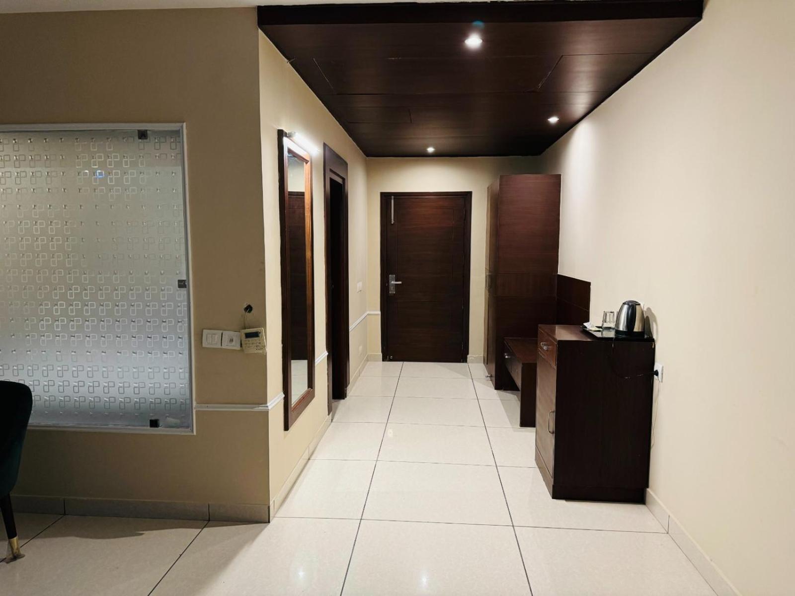 The Pearl Hotel Sirsa Exterior foto
